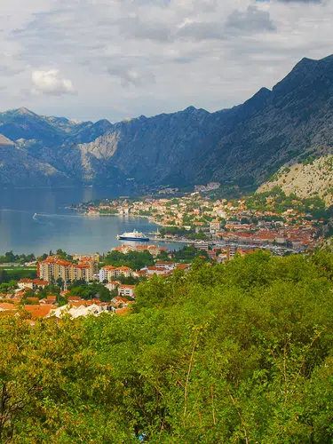 Montenegro ─ grüne Berge, tiefe Seen und Meer